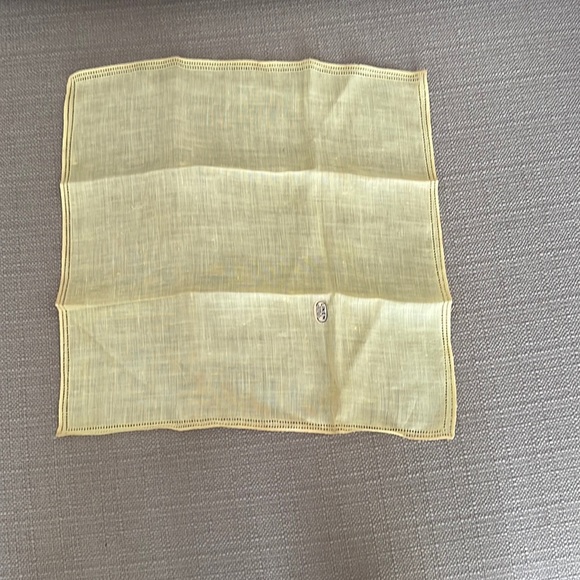 TWO VINTAGE Linen Handkerchiefs - Picture 6 of 10